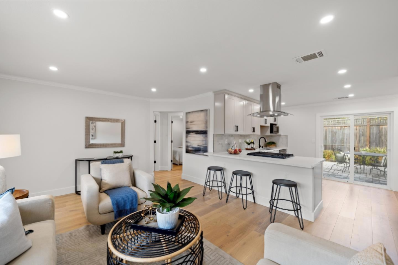 242 Thurston St - Photo 3 of 9