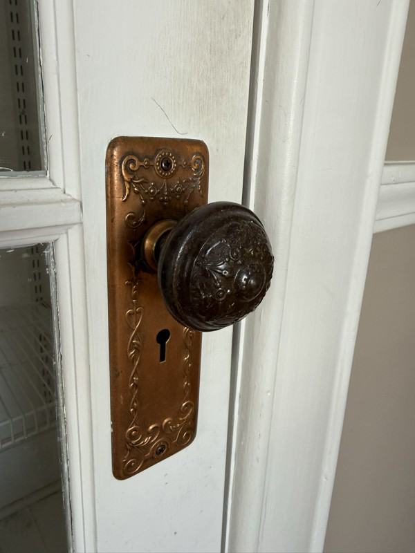 1112 E Walnut St #1 - Photo 3 of 19