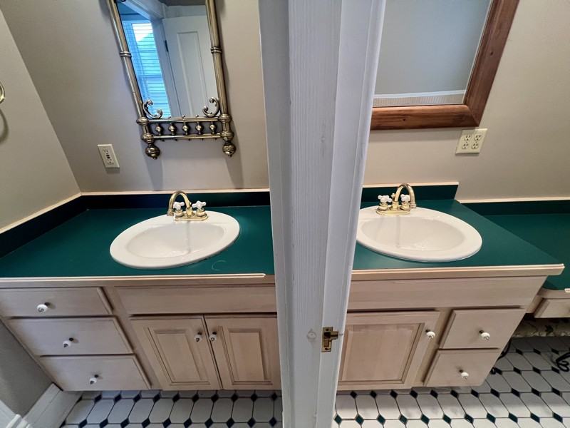 1112 E Walnut St #1 - Photo 5 of 19