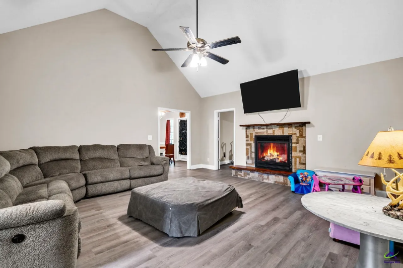 211 Crakston Ct - Photo 2 of 8