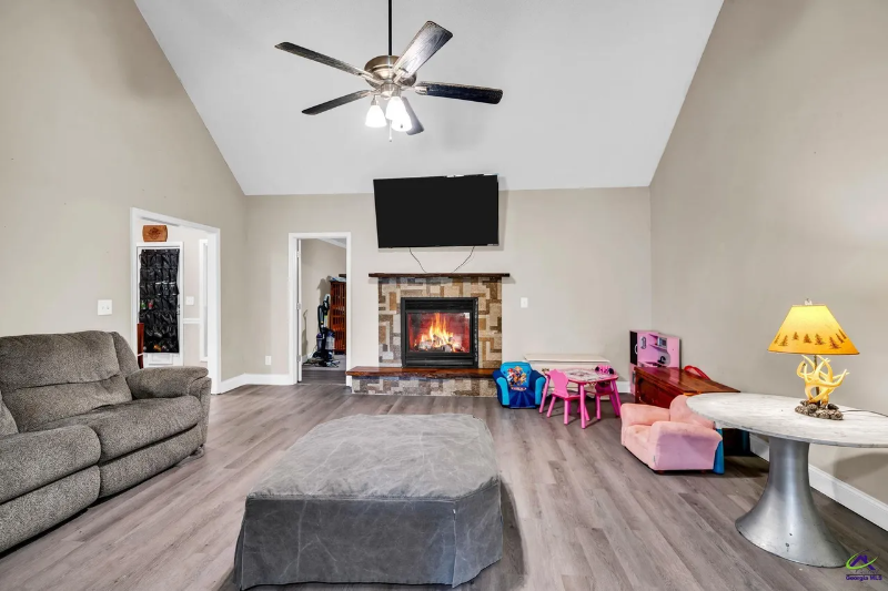 211 Crakston Ct - Photo 6 of 8