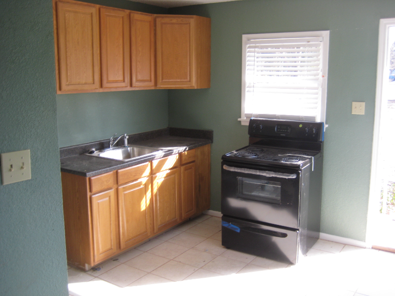 1108 W 4th St - Photo 2 of 9