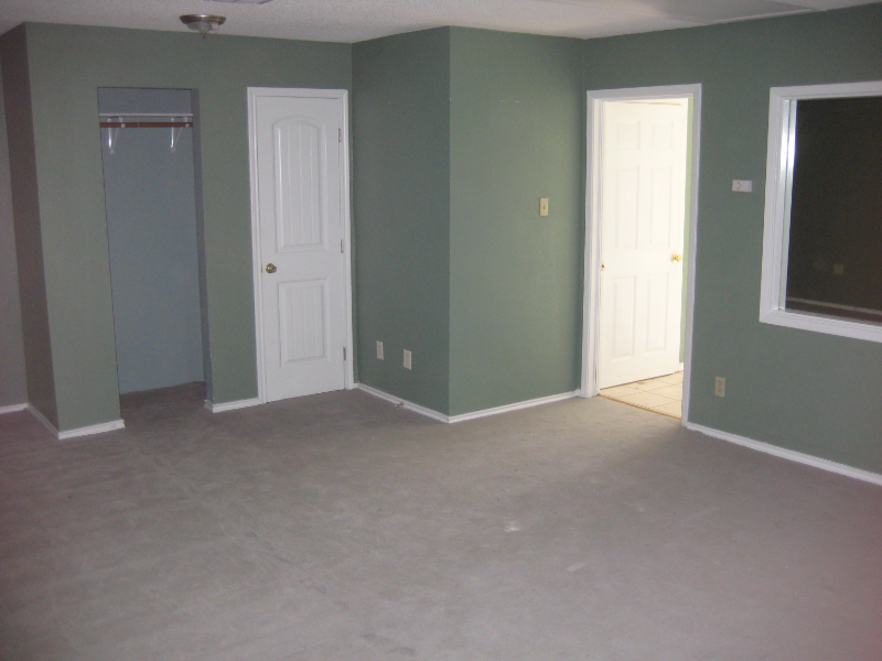 1108 W 4th St - Photo 3 of 9