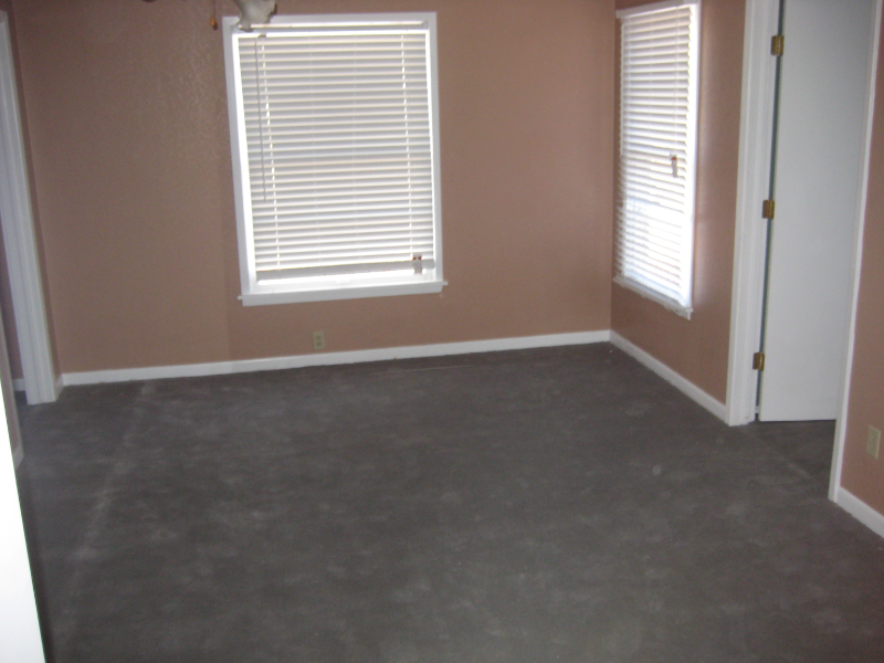 1108 W 4th St - Photo 5 of 9