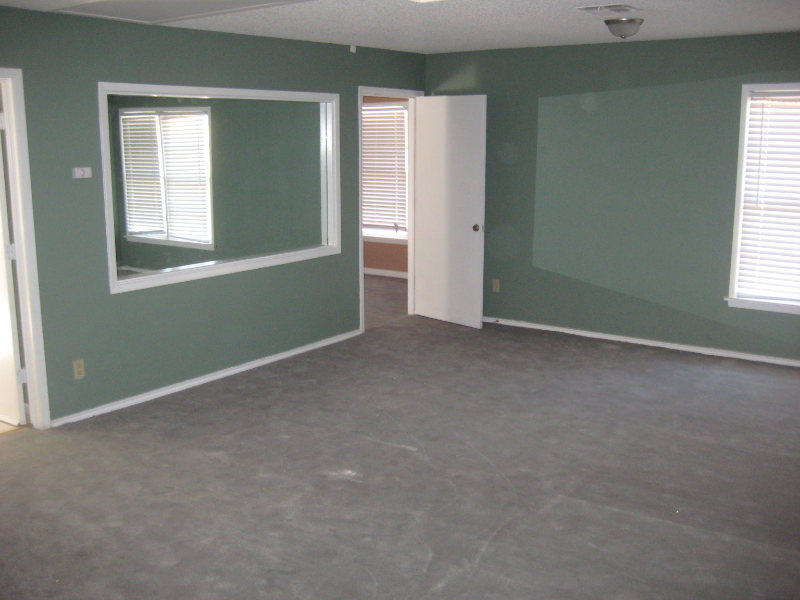 1108 W 4th St - Photo 6 of 9