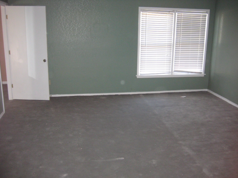 1108 W 4th St - Photo 7 of 9