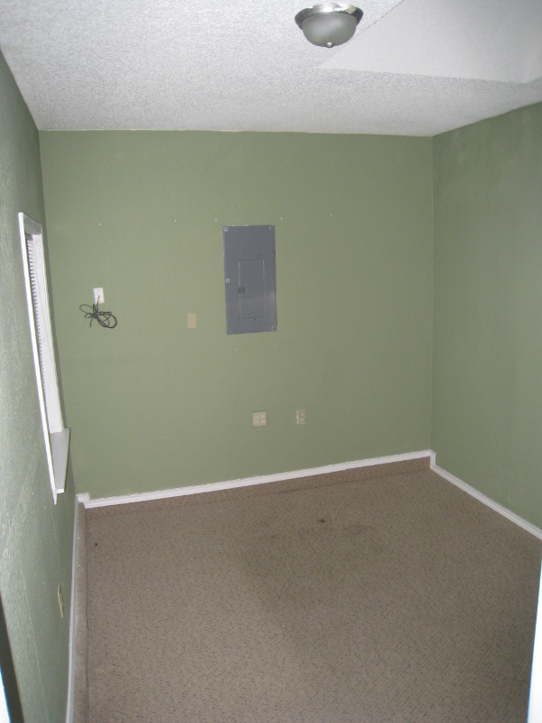 1112 W 4th St - Photo 3 of 15