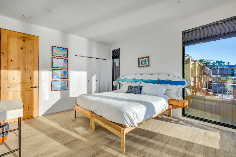 6186 Neptune Ave - Photo 7 of 20