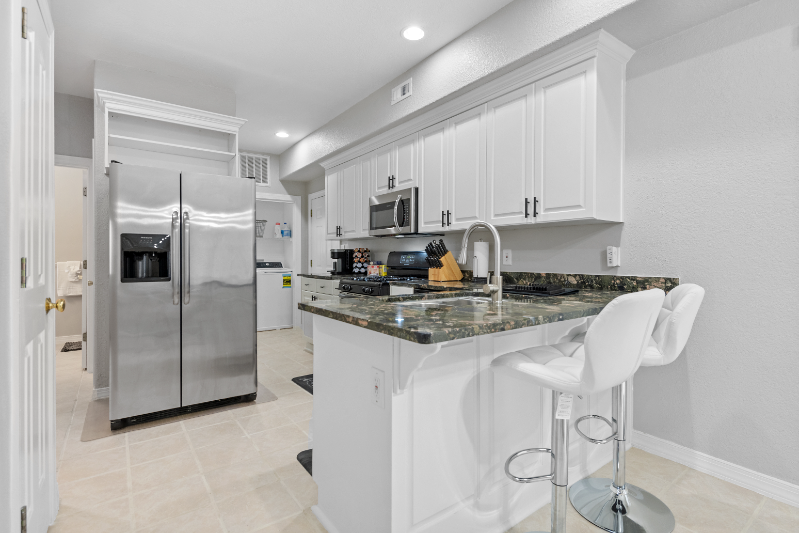 1401 W 40th St - Photo 6 of 6