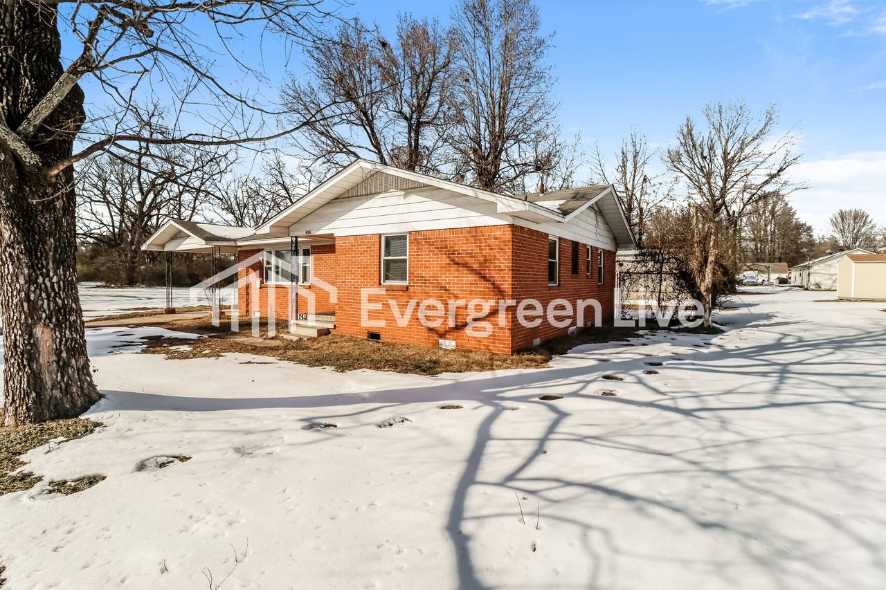 408 E Trickey Ln - Photo 2 of 15