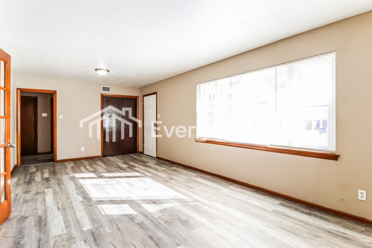 408 E Trickey Ln - Photo 3 of 15