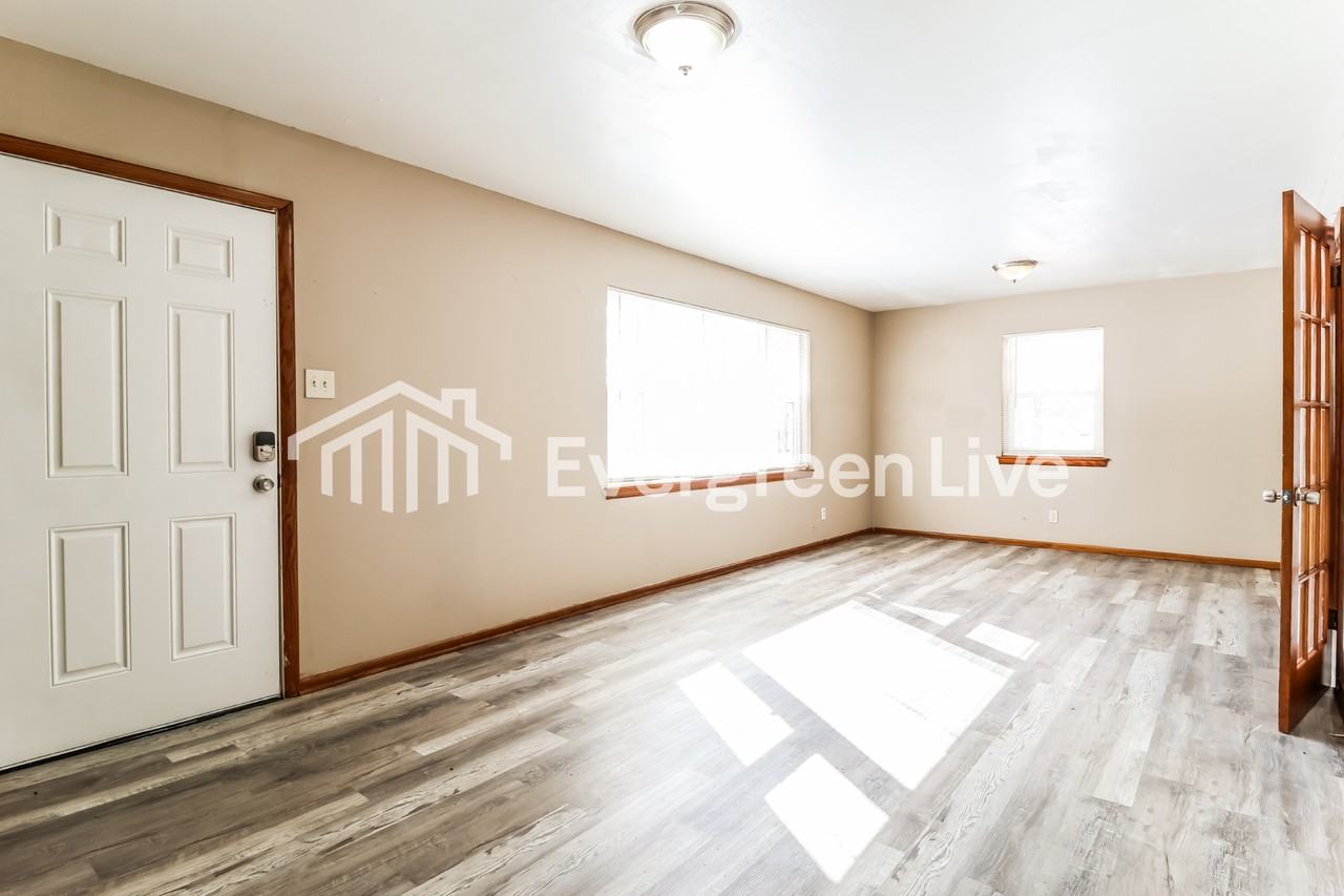 408 E Trickey Ln - Photo 4 of 15