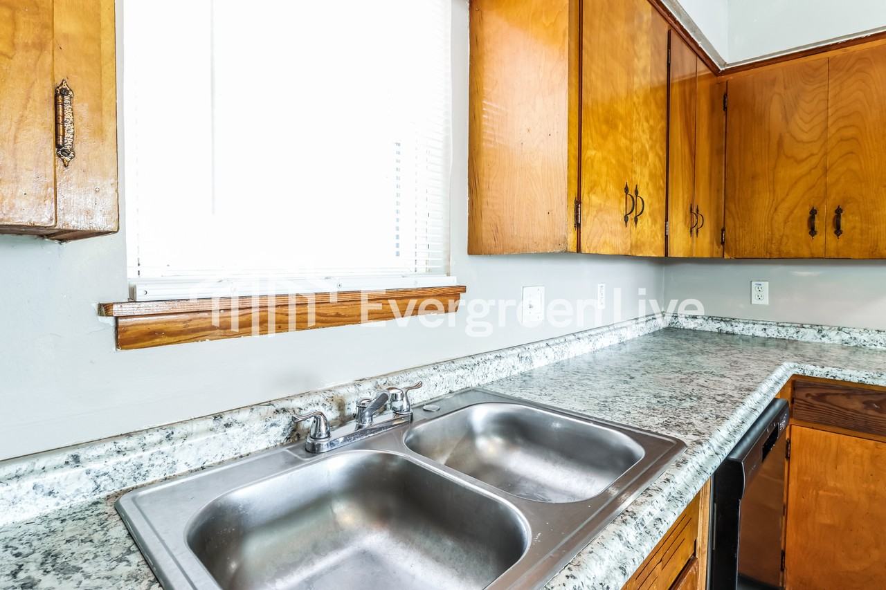 408 E Trickey Ln - Photo 7 of 15