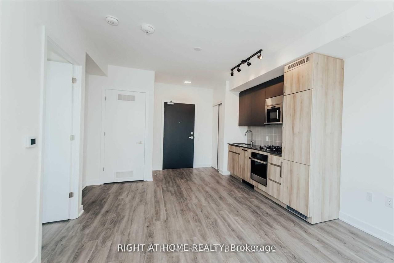 430 Roncesvalles Avenue - Photo 4 of 11