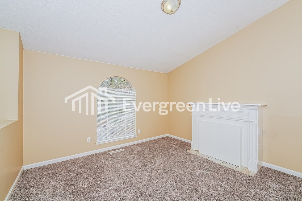 5231 Amberwood Cir - Photo 2 of 15