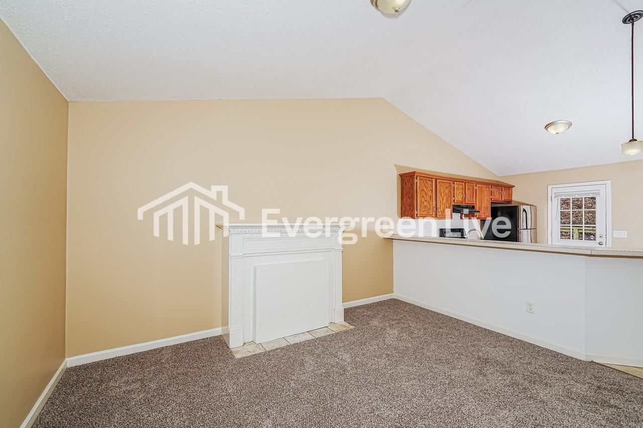5231 Amberwood Cir - Photo 3 of 15