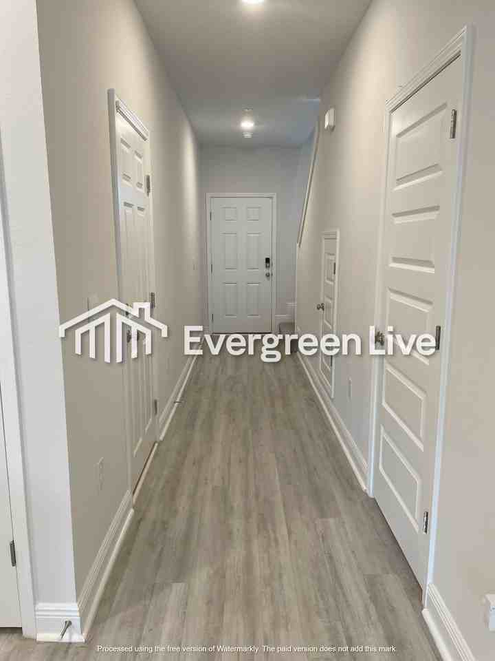 9819 Fowler Ave - Photo 4 of 31