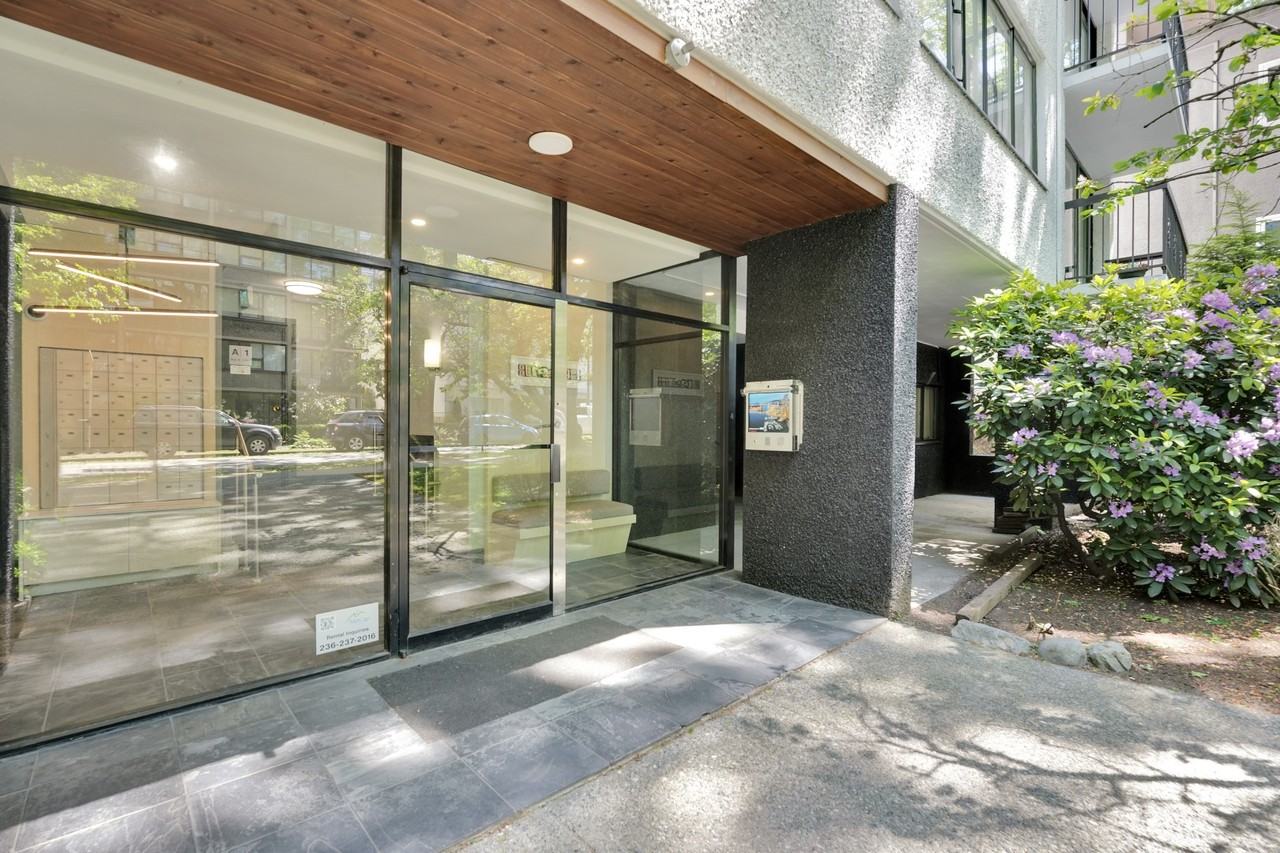 1629 Haro Street - Photo 5 of 21