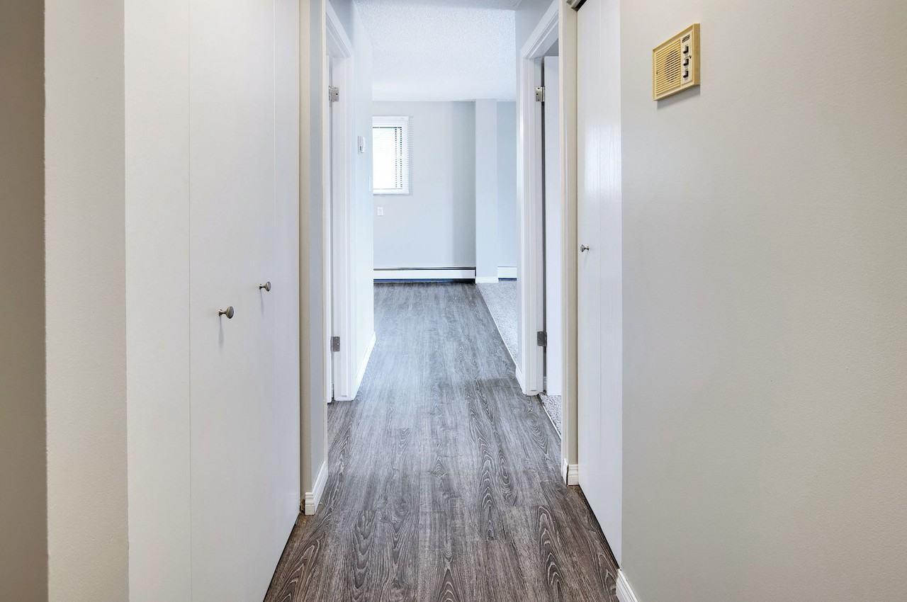 34 on 6th High River - Photo 4 of 21