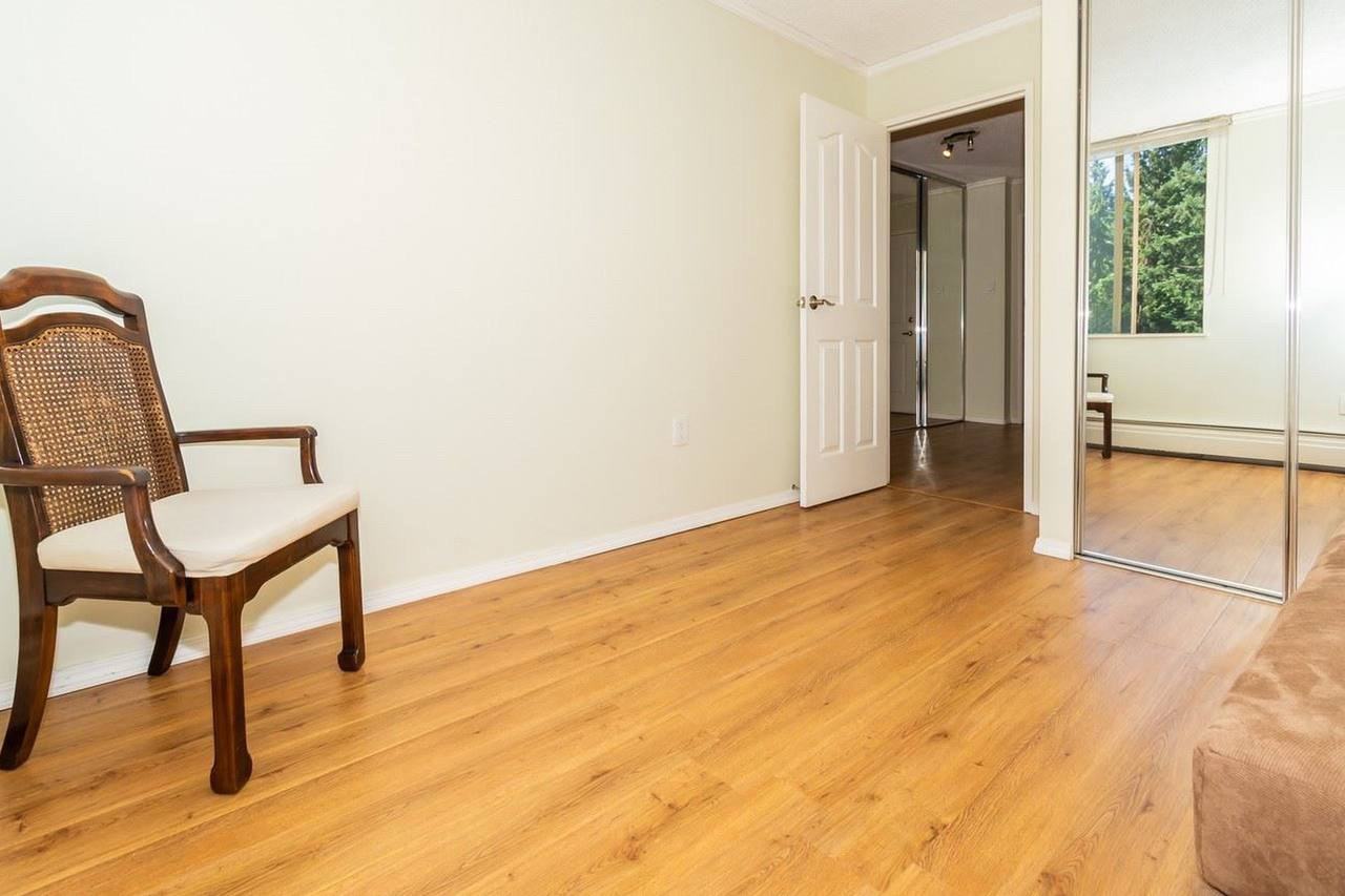 2008 Fullerton Ave - Photo 5 of 7