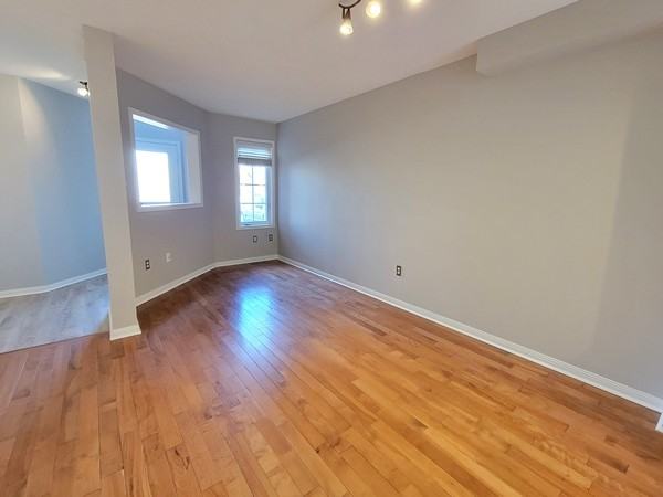 90 Hawthorne - Photo 3 of 37