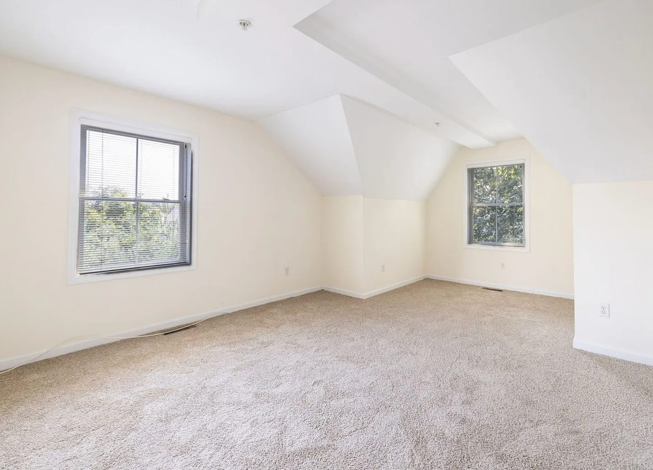 Summerview Square - Photo 5 of 22