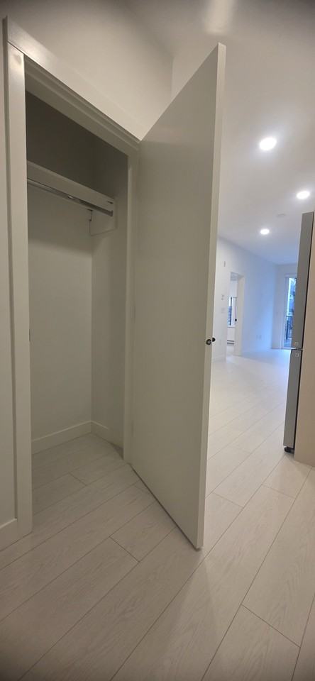 10485 139 Street - Photo 3 of 18