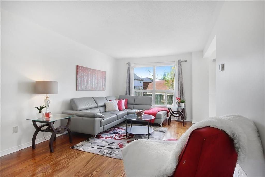 77 Daventry Crescent - Photo 5 of 29