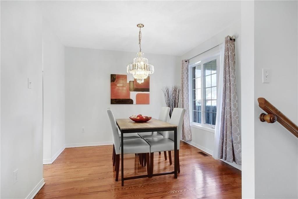 77 Daventry Crescent - Photo 7 of 29