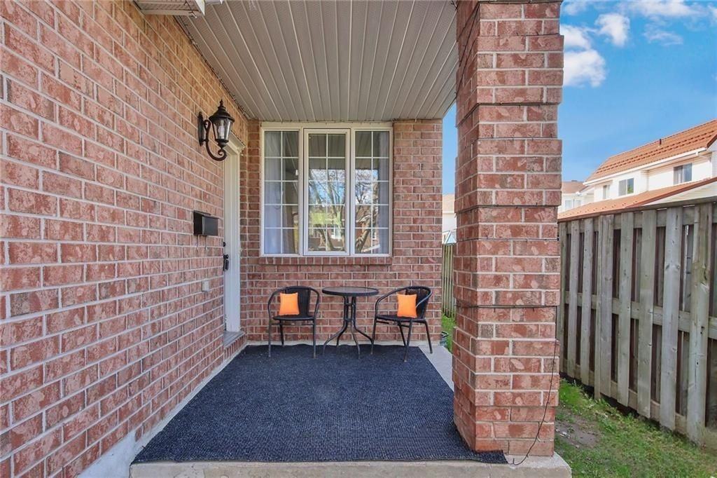 77 Daventry Crescent - Photo 2 of 29