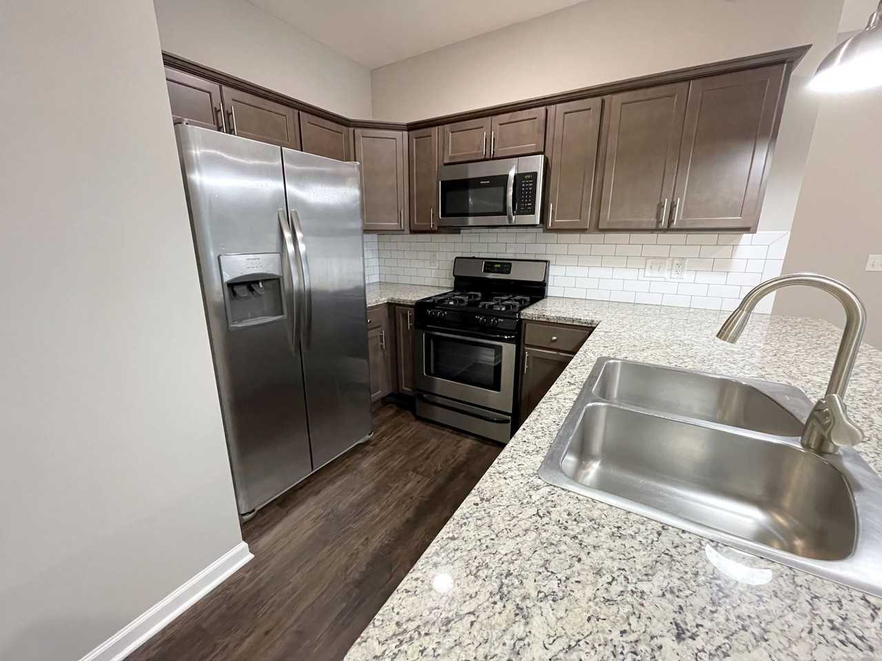 Walnut Grove Apartments - Photo 2 of 14