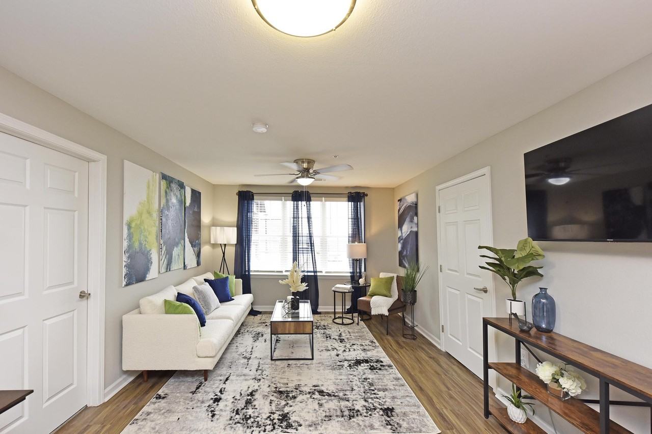 Grayson - Photo 3 of 50