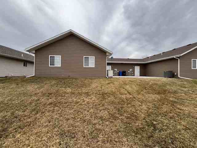 3436 Kyle St #B - Photo 4 of 23