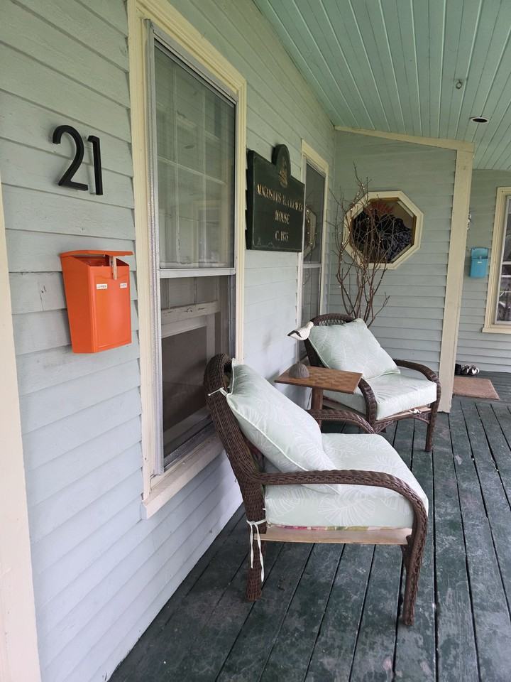 21 Cleaves St #2 - Photo 2 of 12