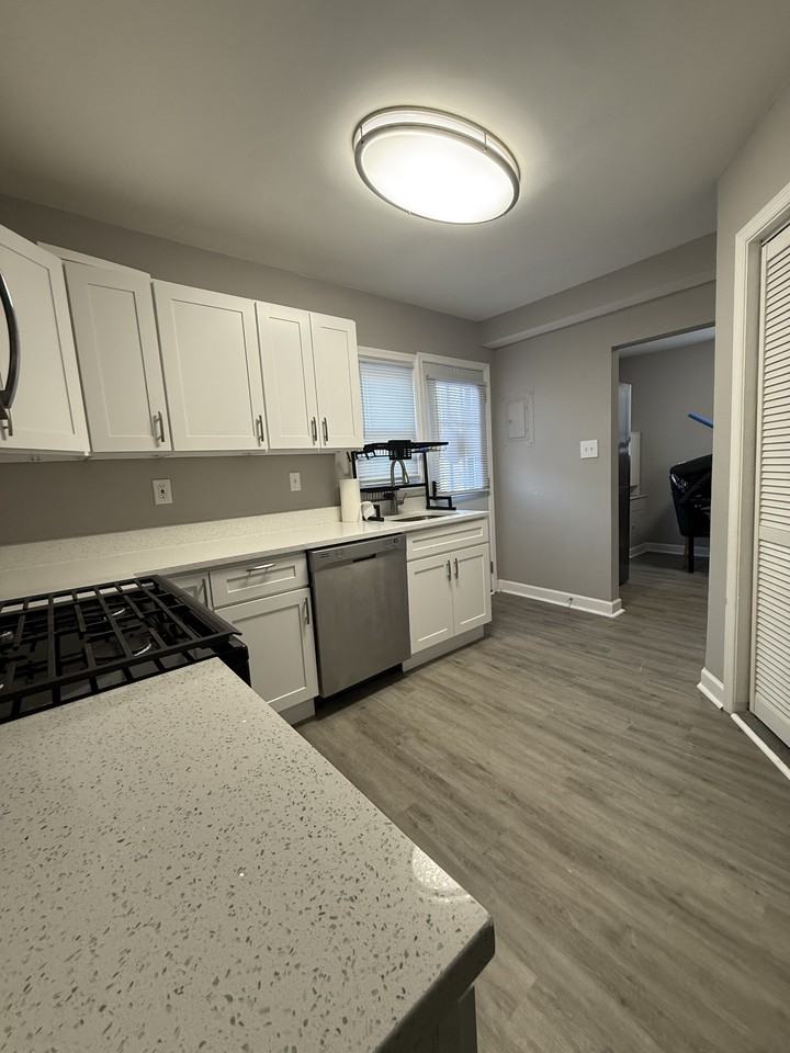 612 New Jersey Ave #MAIN - Photo 3 of 11