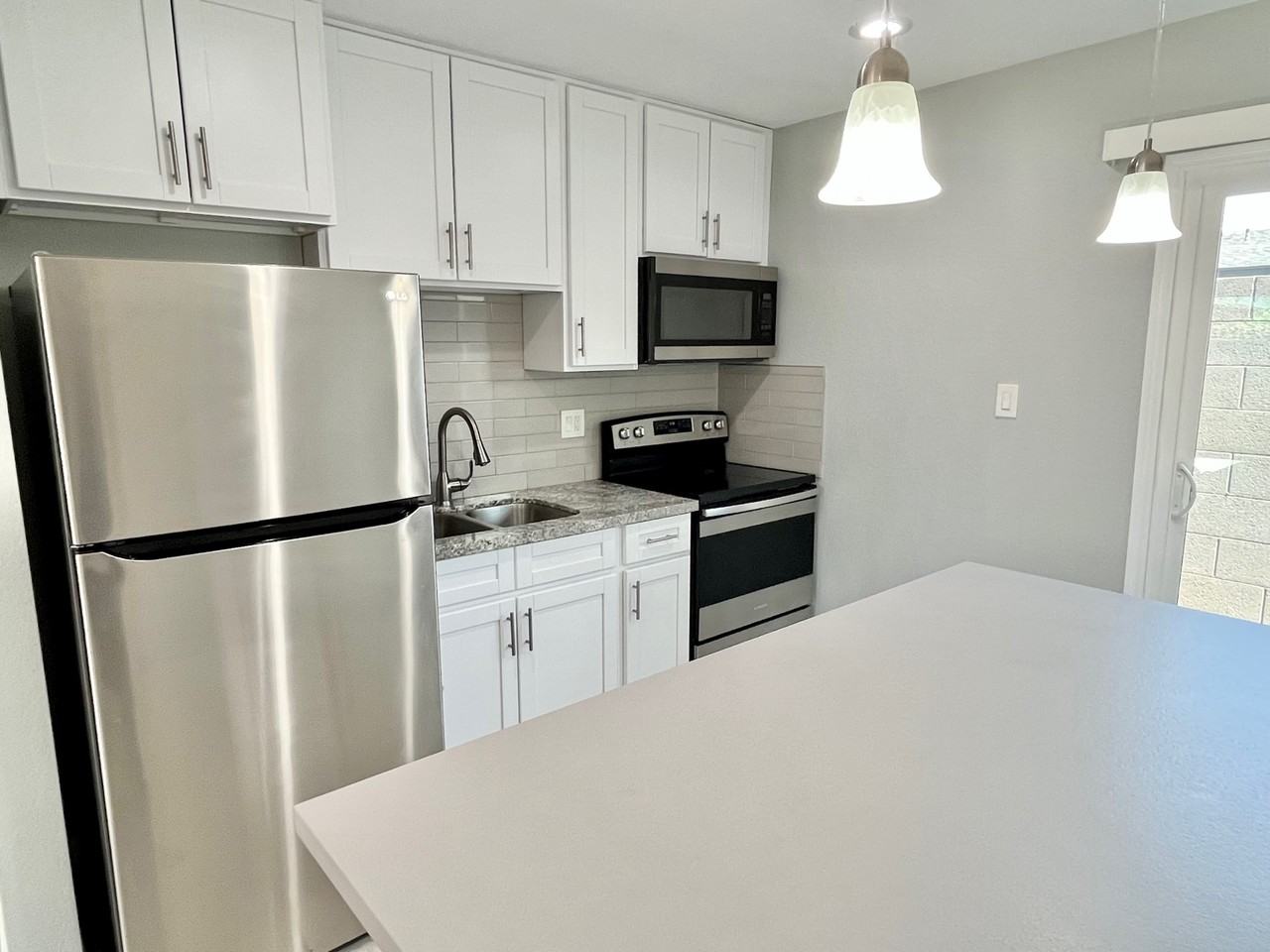 3208 N 37th St #1 - Photo 4 of 32