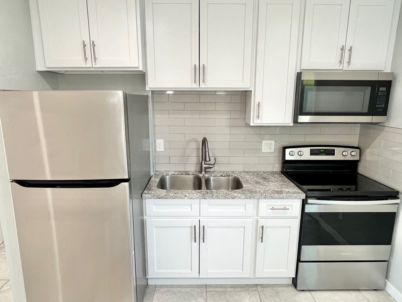 3208 N 37th St #1 - Photo 7 of 32