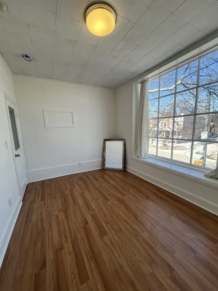 301 E 25th St #2A - Photo 3 of 8