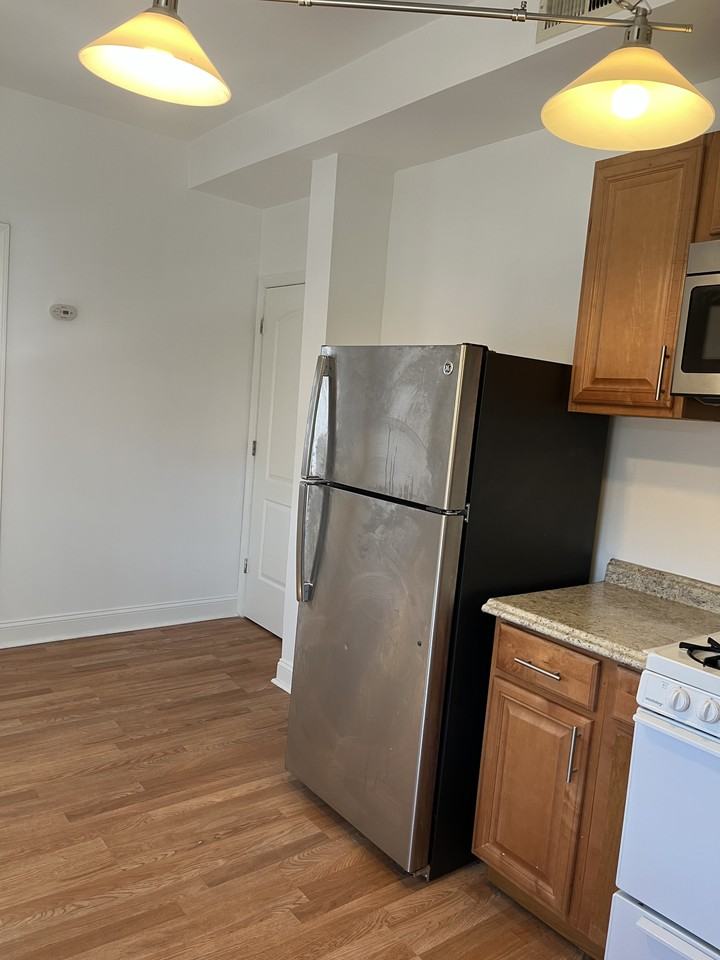 301 E 25th St #2A - Photo 7 of 8