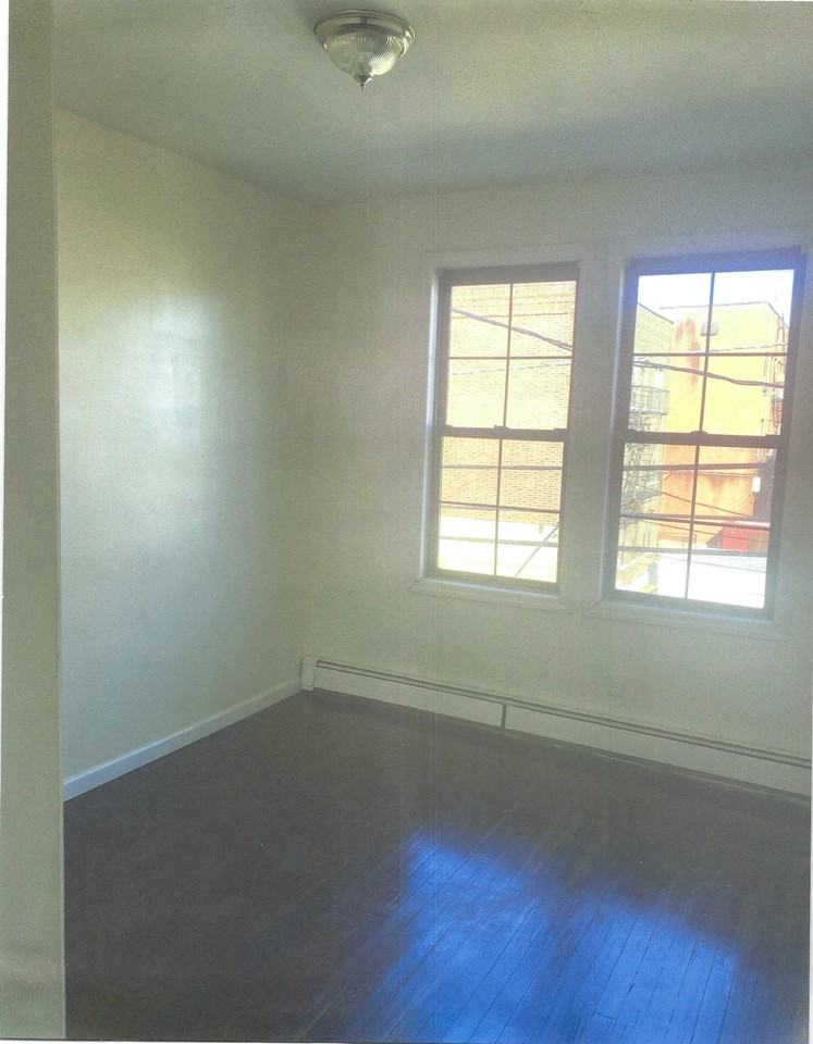 102 W 49th St #6 - Photo 7 of 9