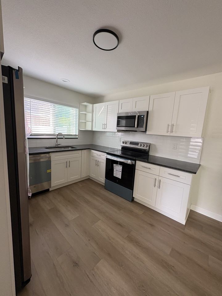 3004 St John Dr #3004 - Photo 3 of 14