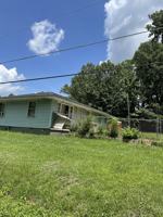 featured image of 146 Henderson St #1