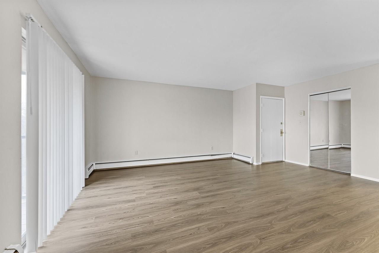 23700 W Warren St #7744UPG - Photo 4 of 7