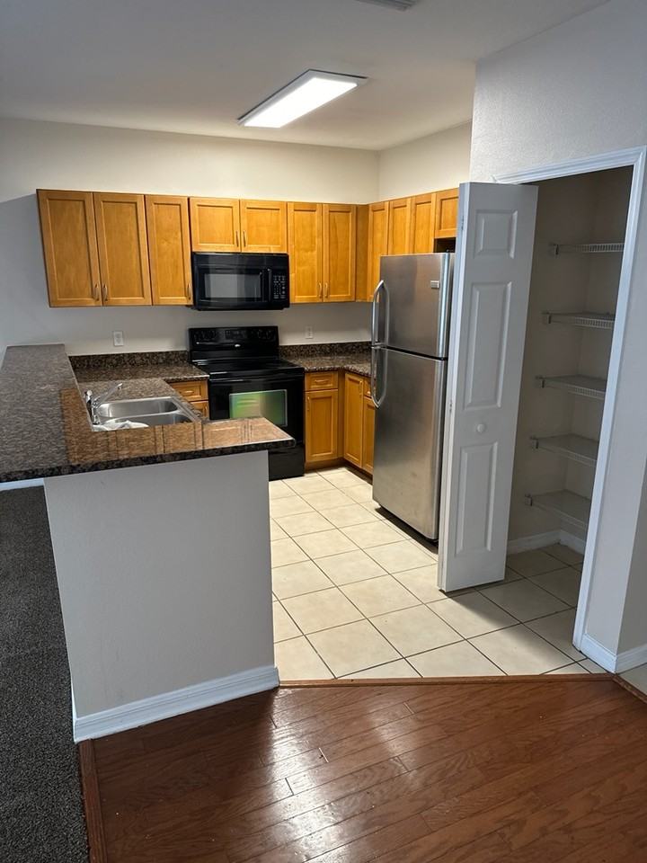 7522 39th Pl N #7522 - Photo 2 of 11