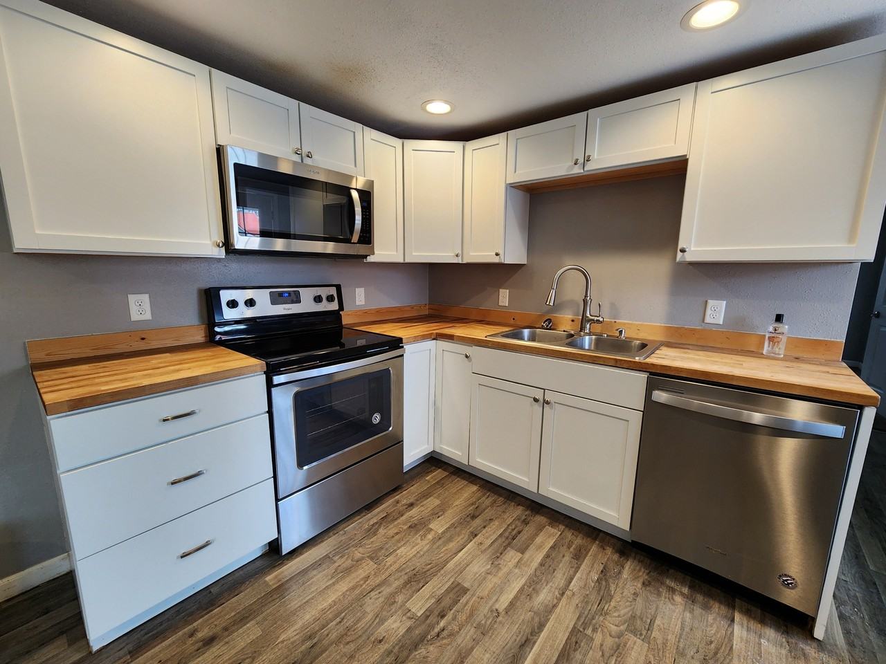 609 1st Street WestApt E #1 - Photo 3 of 13