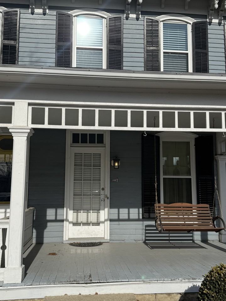 160 1/2 W Mound St #160-1-2 - Photo 3 of 40