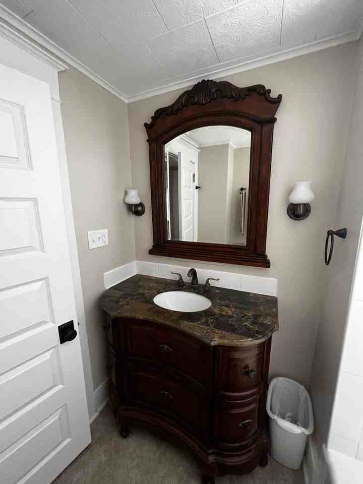 213 W Downie St #B - Photo 2 of 4