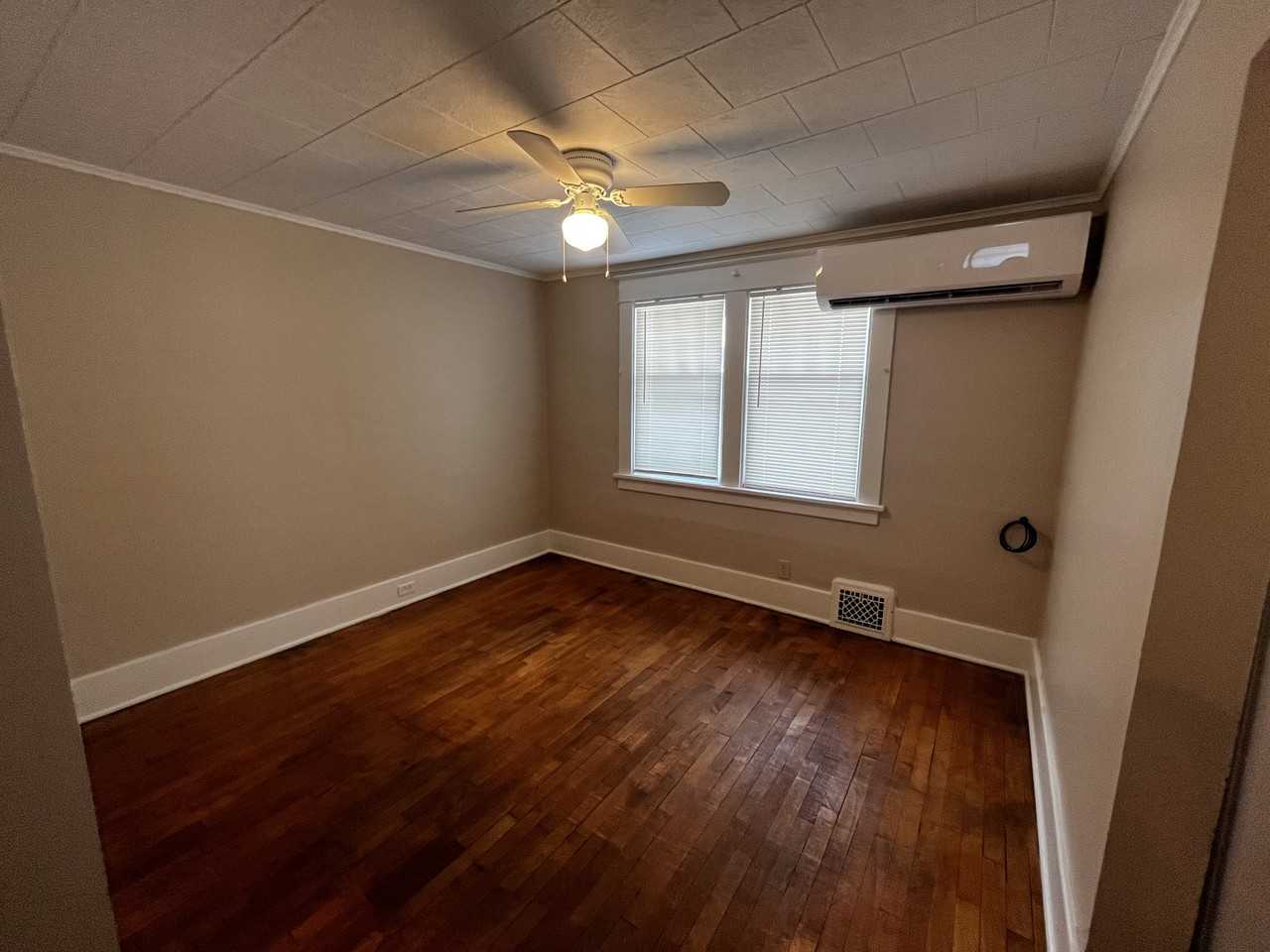 213 W Downie St #B - Photo 4 of 4