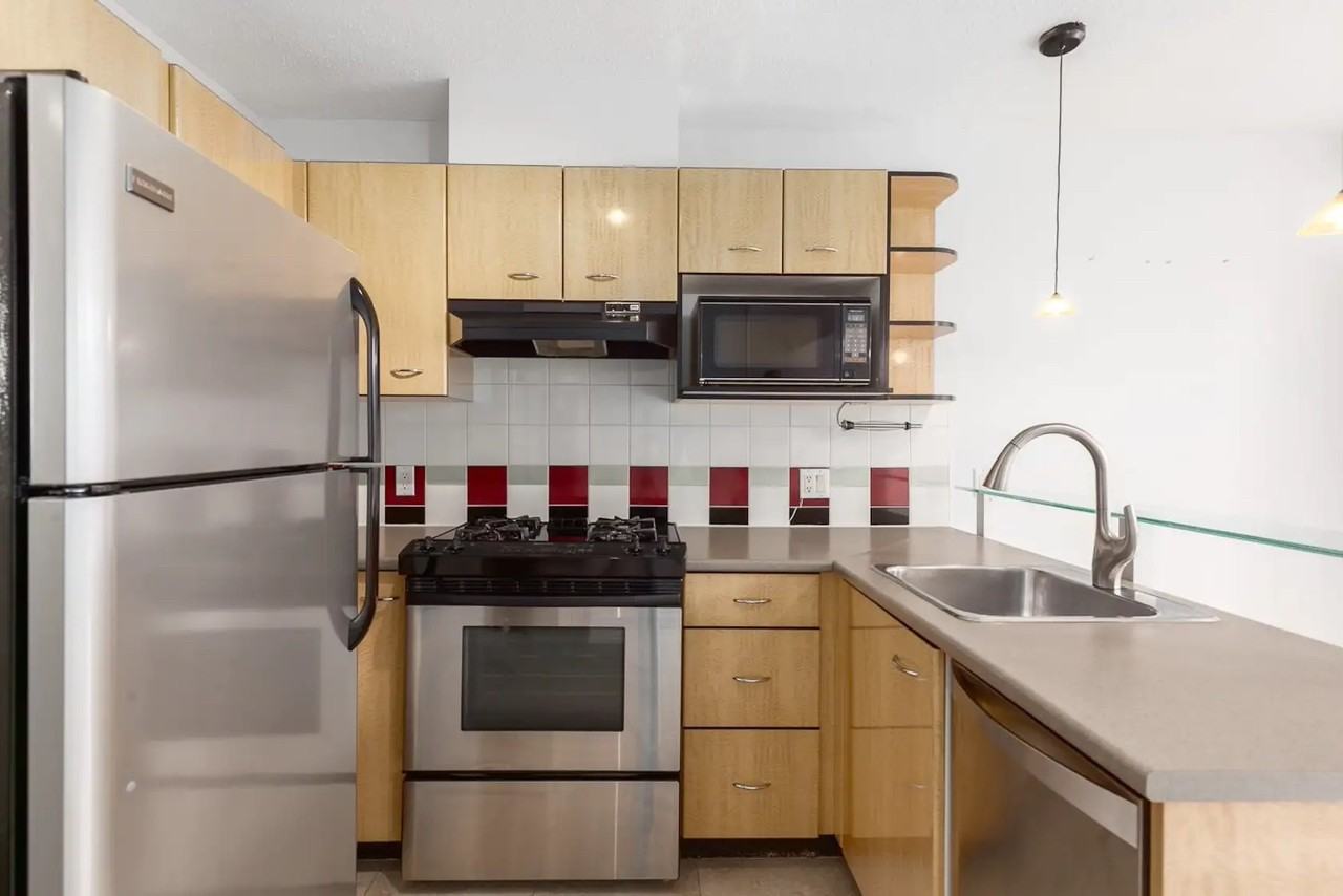 501 Pacific St - Photo 5 of 17