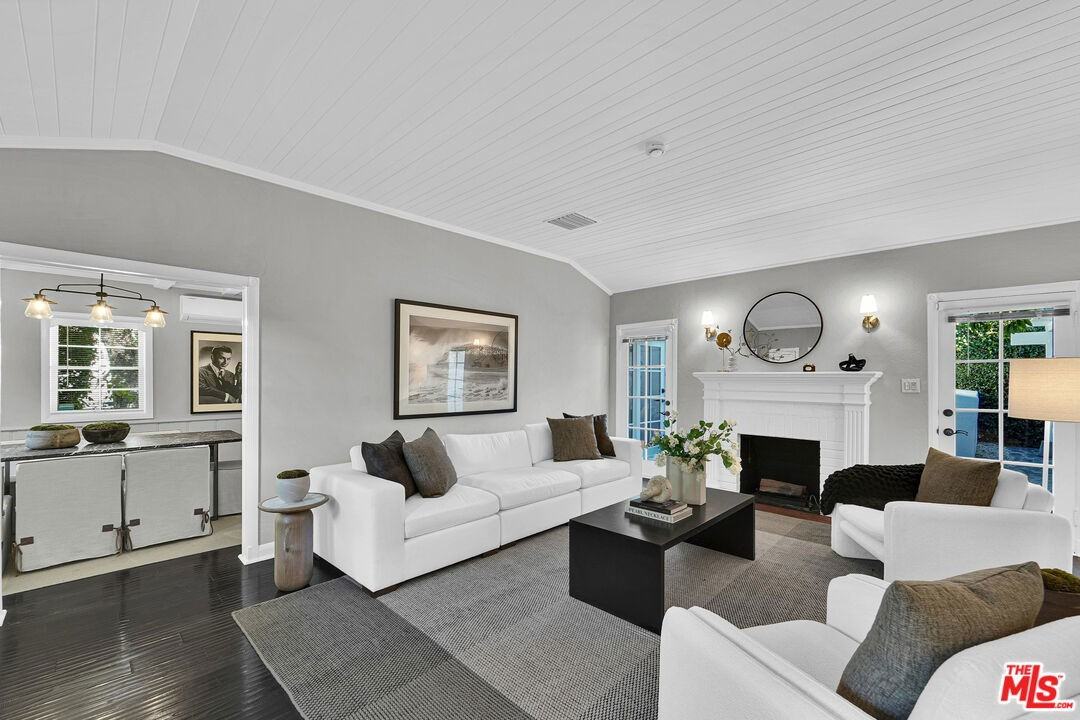 560 N Croft Ave - Photo 2 of 8